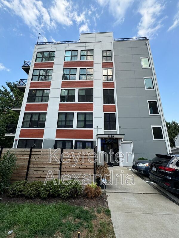 property at 1245 N Pierce St
