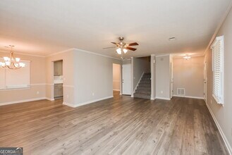 230 Victoria Dr in Ellenwood, GA - Foto de edificio - Building Photo