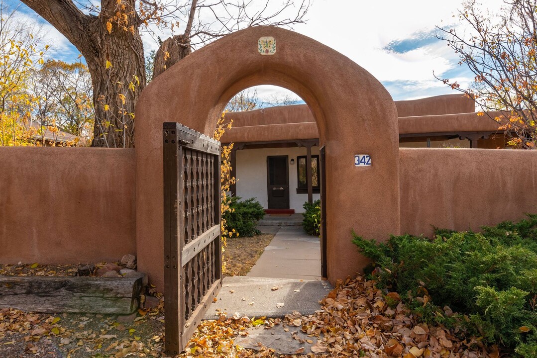 342 Hillside Ave in Santa Fe, NM - Foto de edificio