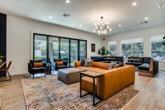 Sycamore Springs in Austin, TX - Foto de edificio - Building Photo