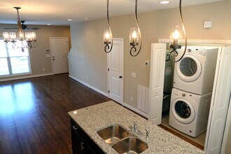 914 Somerville Ct in Cookeville, TN - Foto de edificio - Building Photo