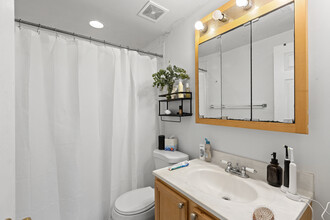 2016 W Wabansia Ave, Unit CH in Chicago, IL - Building Photo - Building Photo
