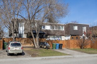 7636 24A St SE in Calgary, AB - Building Photo