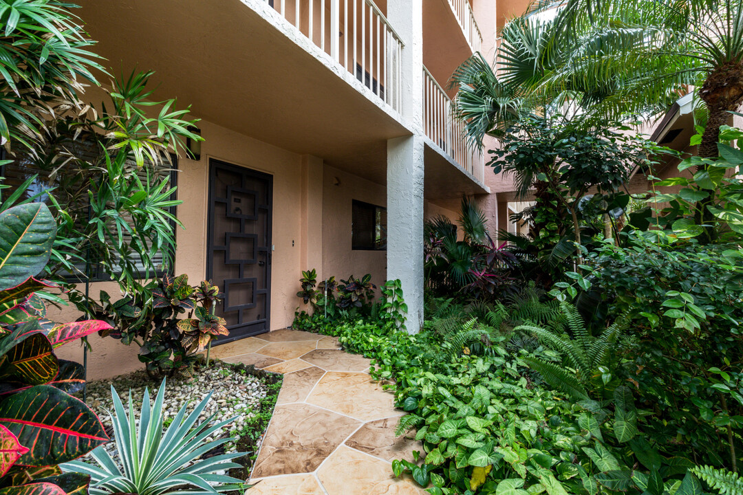 7270 Ashford Pl-Unit -104 in Delray Beach, FL - Foto de edificio