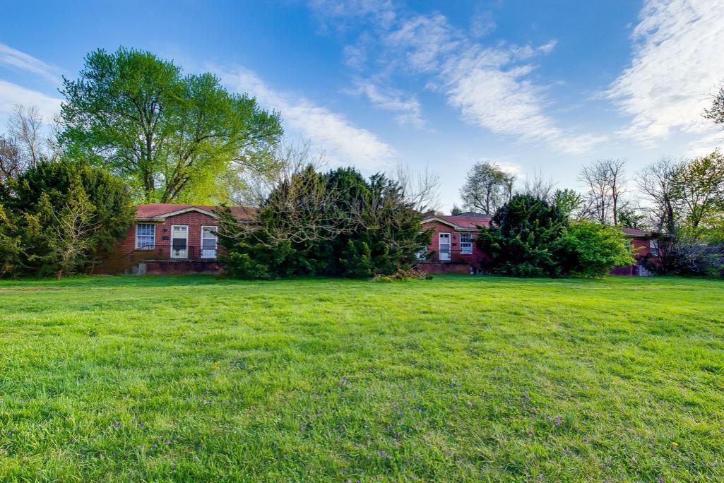 102 Anchor Ave in La Grange, KY - Building Photo