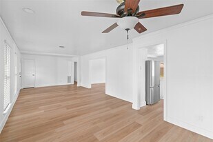 4947 Cheena Dr in Houston, TX - Building Photo