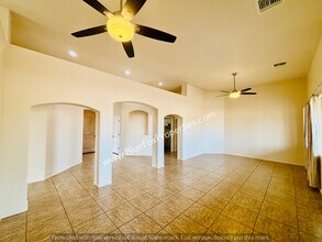 7910 W Little Eagle Ct in Tucson, AZ - Building Photo - Building Photo