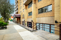 Queens Boulevard Towers in Rego Park, NY - Foto de edificio - Building Photo