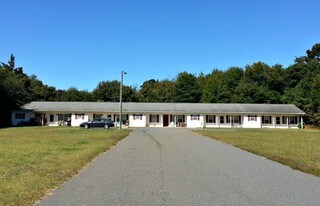 475 E 19th St in Newton, NC - Building Photo