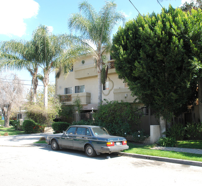 5252 Vantage Ave in Valley Village, CA - Foto de edificio - Building Photo