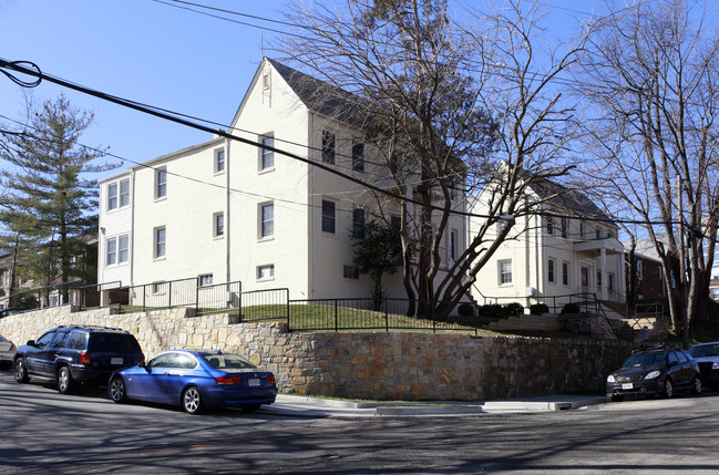 16th Street in Arlington, VA - Foto de edificio - Building Photo