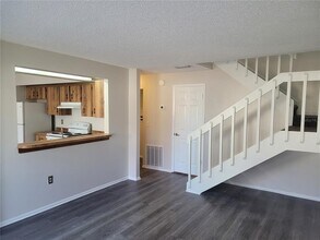 4695 Pheasant Run Dr in Orlando, FL - Foto de edificio - Building Photo