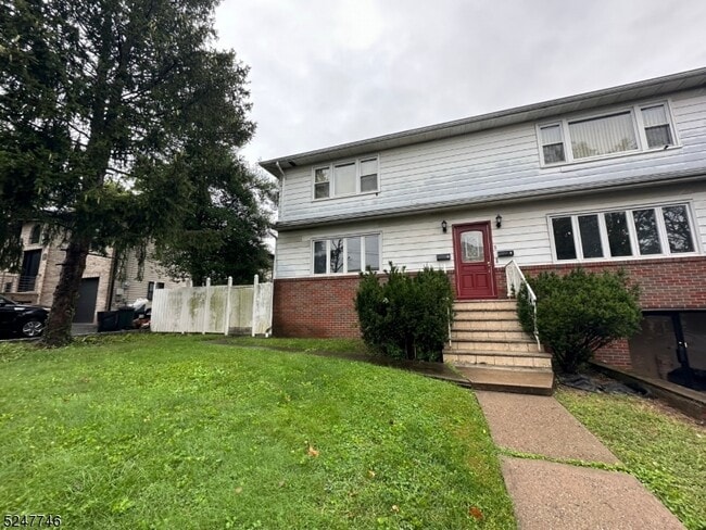 8 Ferrary Pl in Woodland Park, NJ - Building Photo - Building Photo