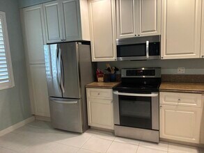18 Harbour Isle Dr W in Fort Pierce, FL - Building Photo - Building Photo