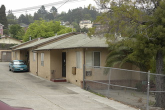 7030-7036 Lacey Ave in Oakland, CA - Building Photo - Building Photo