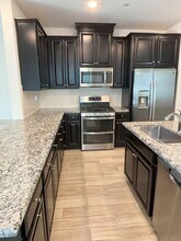 6048 Campus Pkwy in Roseville, CA - Building Photo - Building Photo