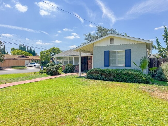 property at 9856 La Rosa Dr