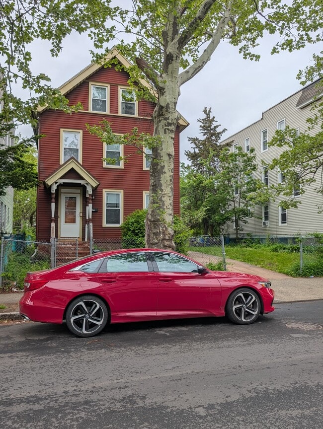 property at 253 W Ivy St