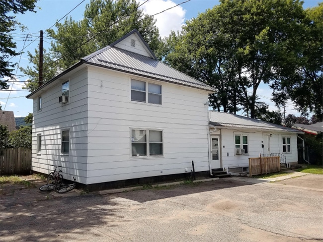 property at 867 W 5th St