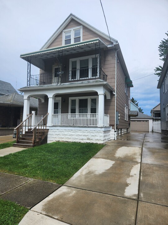 33 Grove St in Buffalo, NY - Building Photo