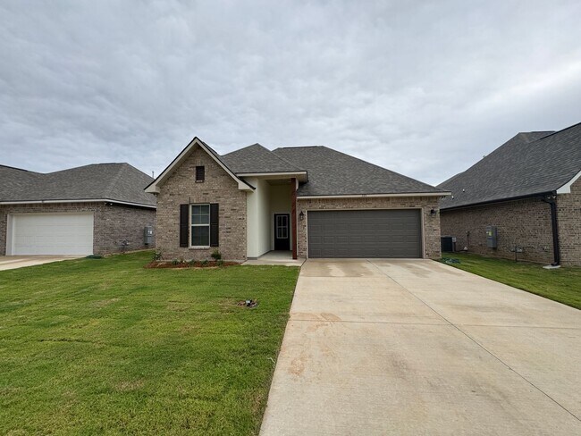 305 Hendry Dr in Bossier City, LA - Building Photo - Building Photo