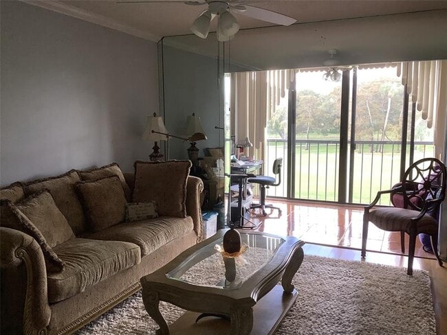 property at 7847 Golf Cir Dr