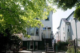 2112 N Campbell Ave in Chicago, IL - Building Photo