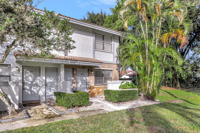 9775 Riverside Dr in Coral Springs, FL - Building Photo - Building Photo