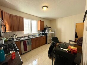 68 Winchester St, Unit 1 in Medford, MA - Foto de edificio - Building Photo