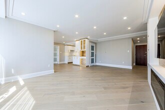 500-500 Avenue Rd in Toronto, ON - Building Photo - Building Photo