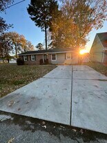 2213 Sparrow Rd in Chesapeake, VA - Building Photo