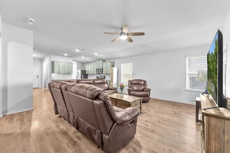 8038 Falcon Meadow Dr in Converse, TX - Building Photo - Building Photo
