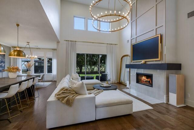 property at 2401 Sunset Vista Cir