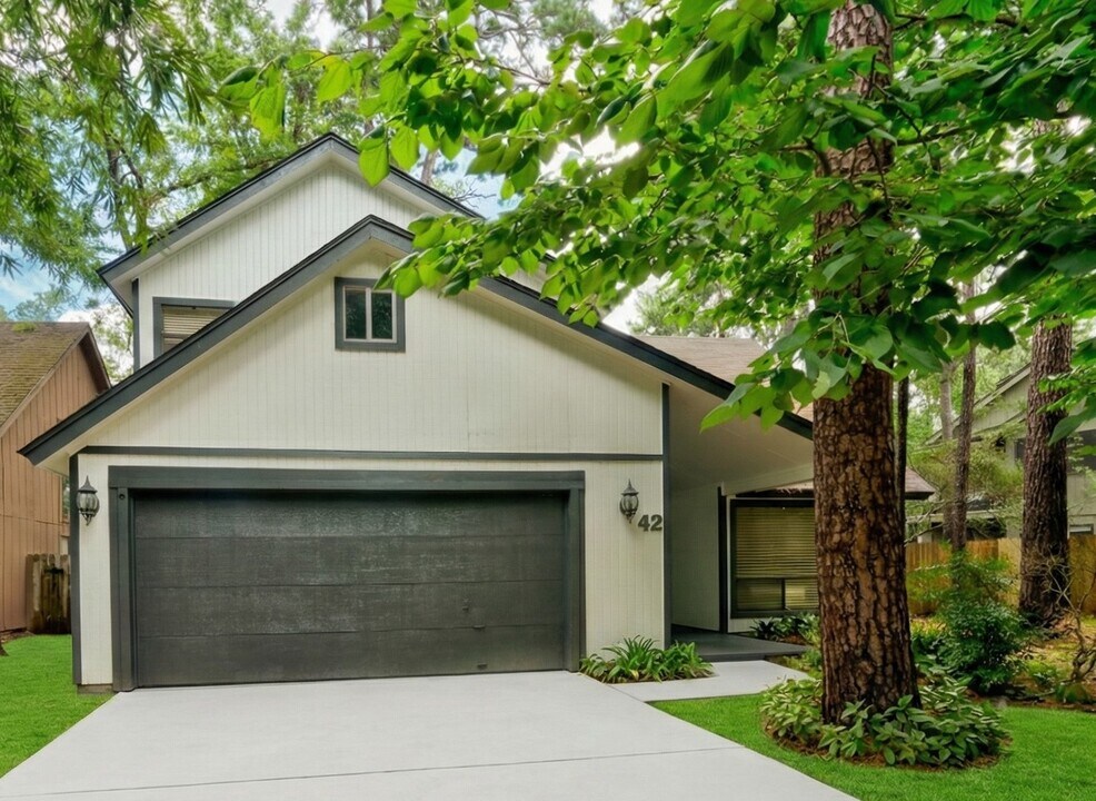 42 N Timber Top Dr in Spring, TX - Foto de edificio