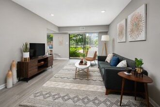 Central Park East in Arlington Heights, IL - Building Photo - Building Photo