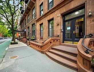 29 W 12th St