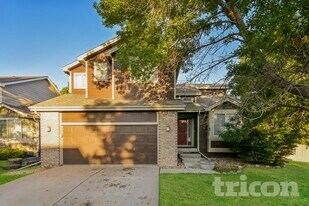 301 Kingbird Cir in Littleton, CO - Building Photo