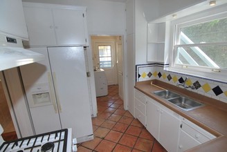 1125 E Appleton St in Long Beach, CA - Building Photo - Interior Photo