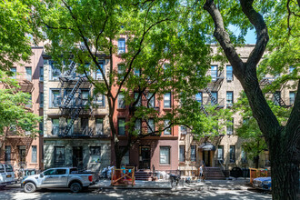 323 E 85th St in New York, NY - Building Photo - Primary Photo