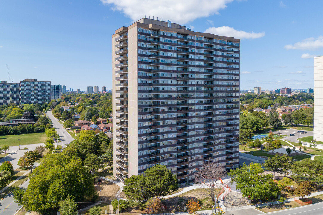 3151 Bridletowne Cir in Toronto, ON - Building Photo