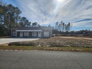 107 Azalea Rd in Glennville, GA - Building Photo - Building Photo