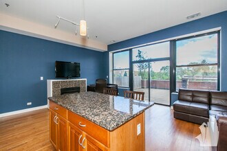 1 S Leavitt St in Chicago, IL - Foto de edificio - Building Photo