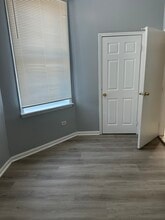 3348 W Van Buren St, Unit 1 in Chicago, IL - Foto de edificio - Building Photo