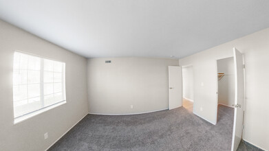 Woodhaven Oaks in Fort Wayne, IN - Foto de edificio - Building Photo