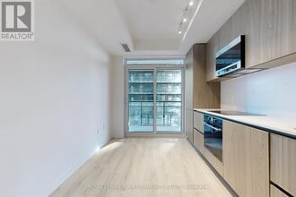 110 Broadway Ave in Toronto, ON - Building Photo - Building Photo