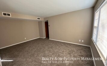 2817 Noble Rd in Cleveland Heights, OH - Building Photo - Building Photo