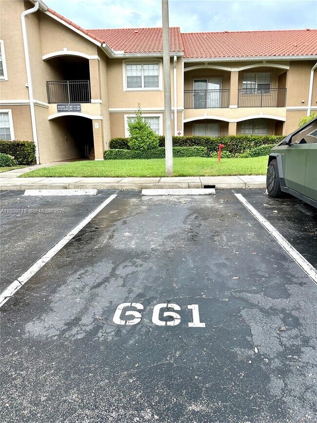 231 SW 116th Ave in Pembroke Pines, FL - Foto de edificio - Building Photo