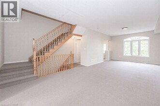 2367 Sutton Dr in Burlington, ON - Building Photo - Building Photo