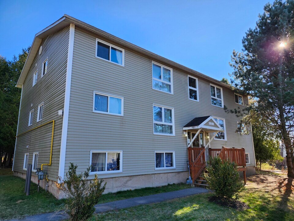 1000 Magee Pl in Saint John, NB - Building Photo