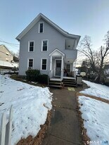 63 Woodbine St in Naugatuck, CT - Building Photo